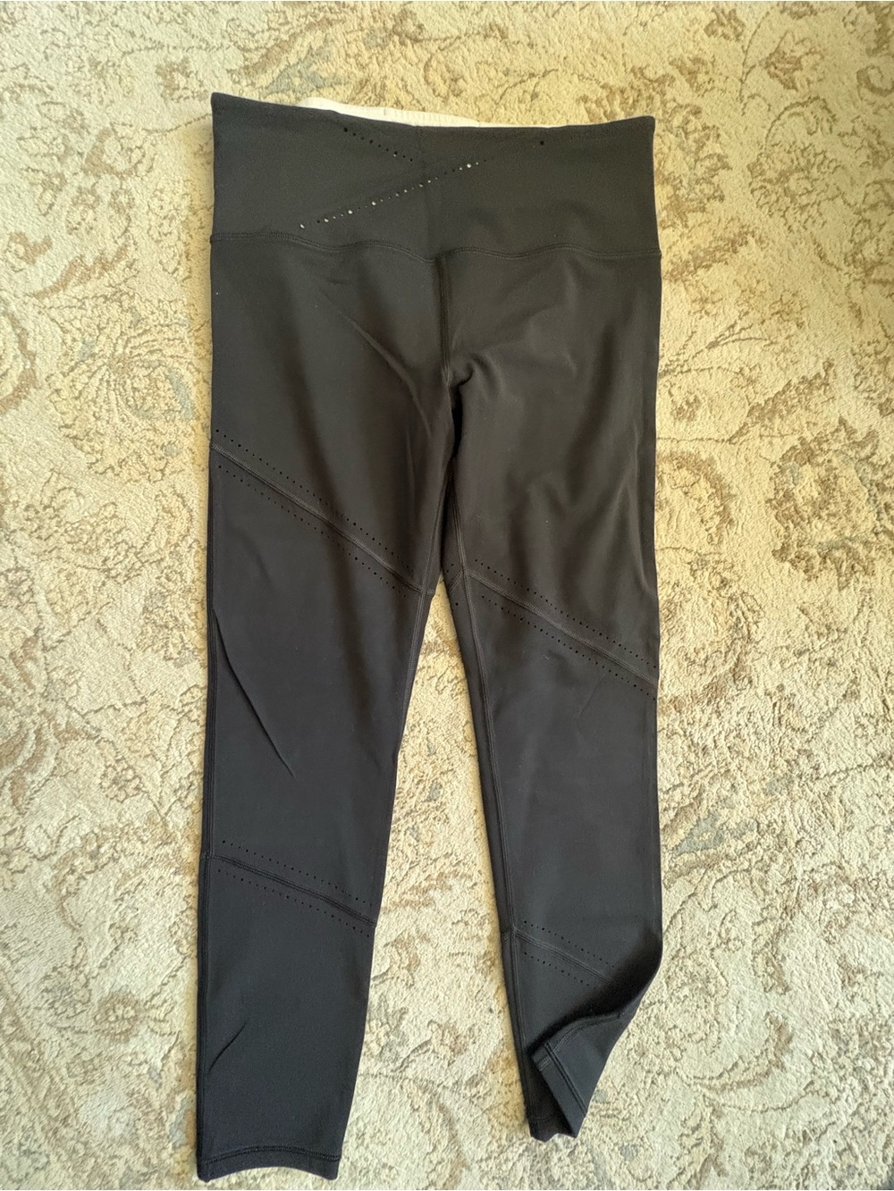 Athleta Ivory and Black 7/8 Wrap Tight